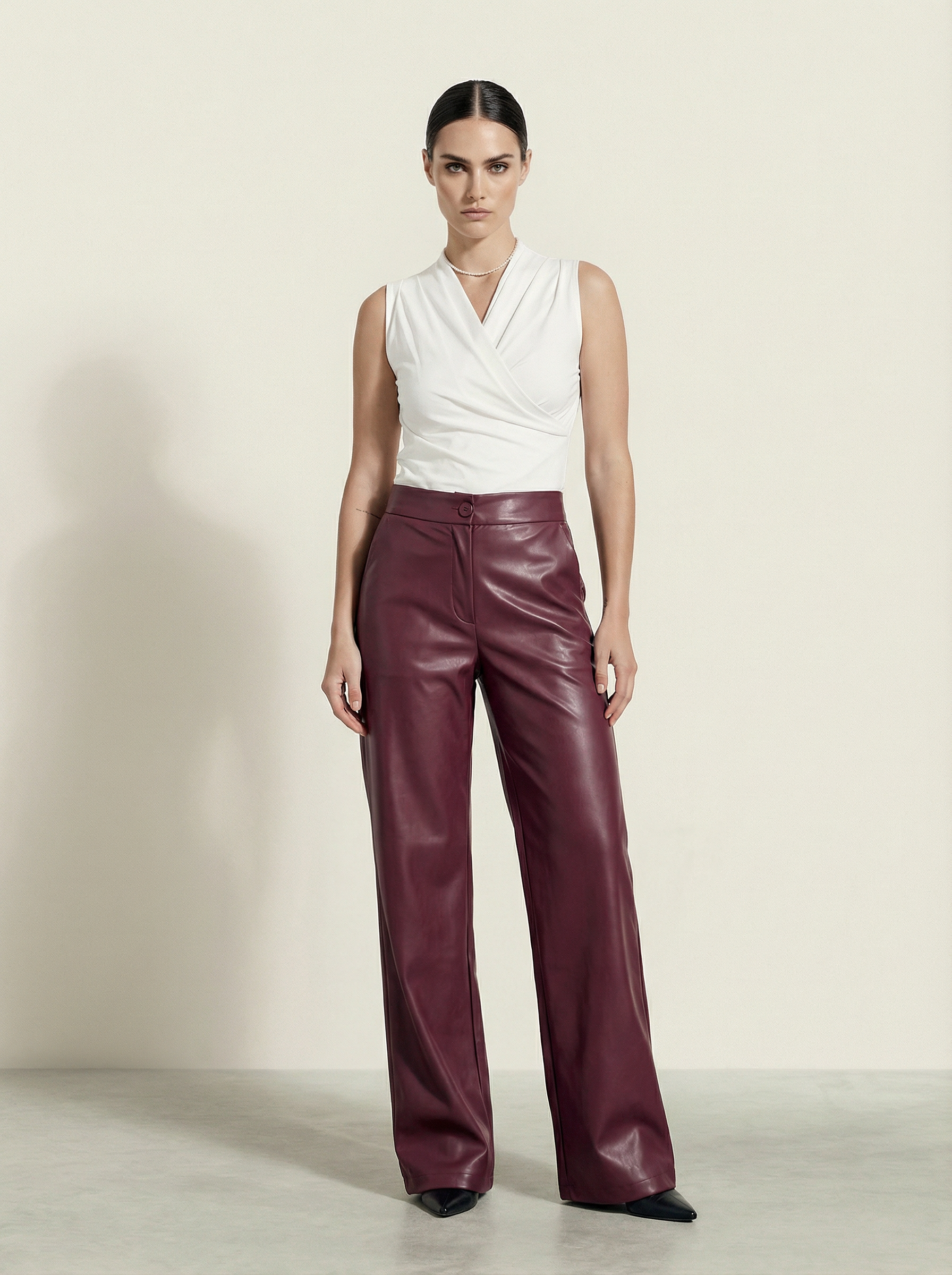 بنطال جلدي ذو طية واحدة