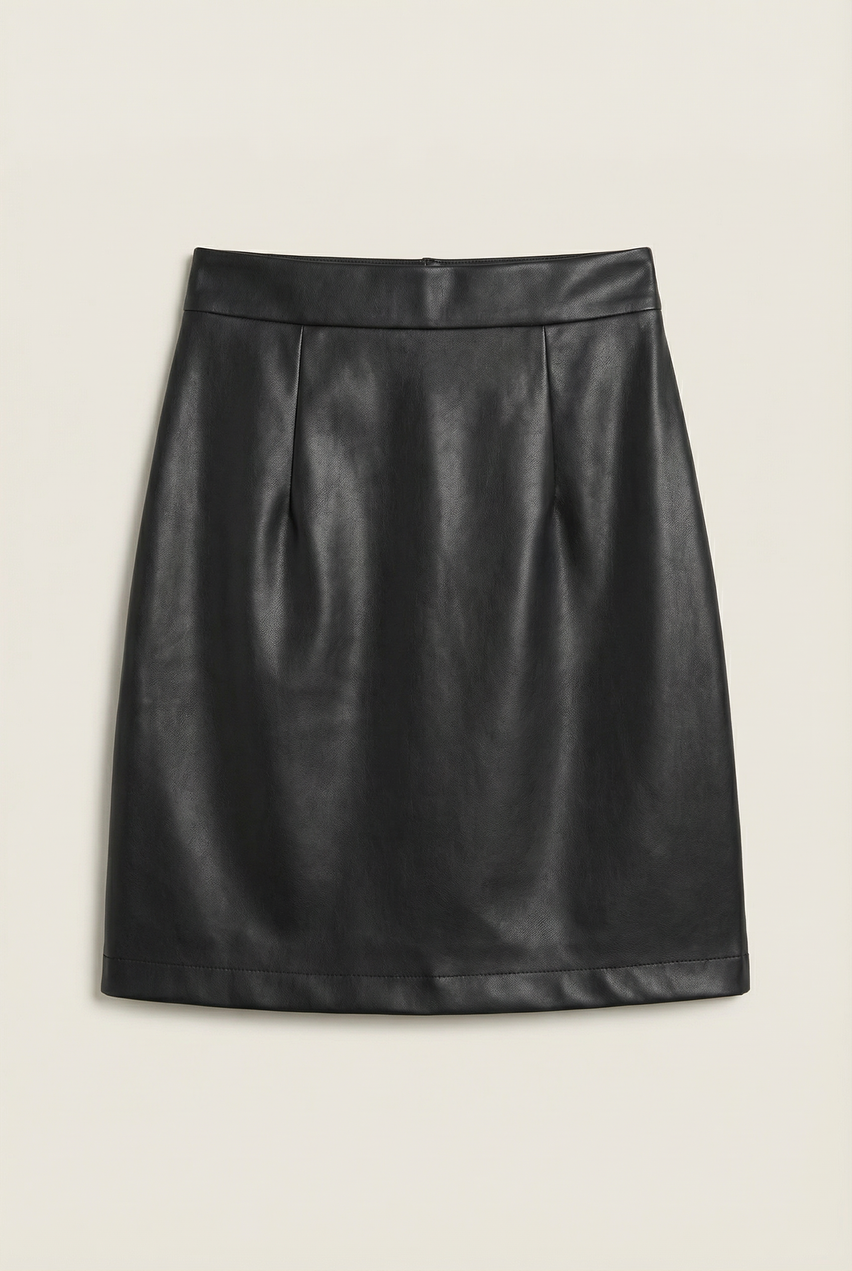 تنورة جلدية ضيقة