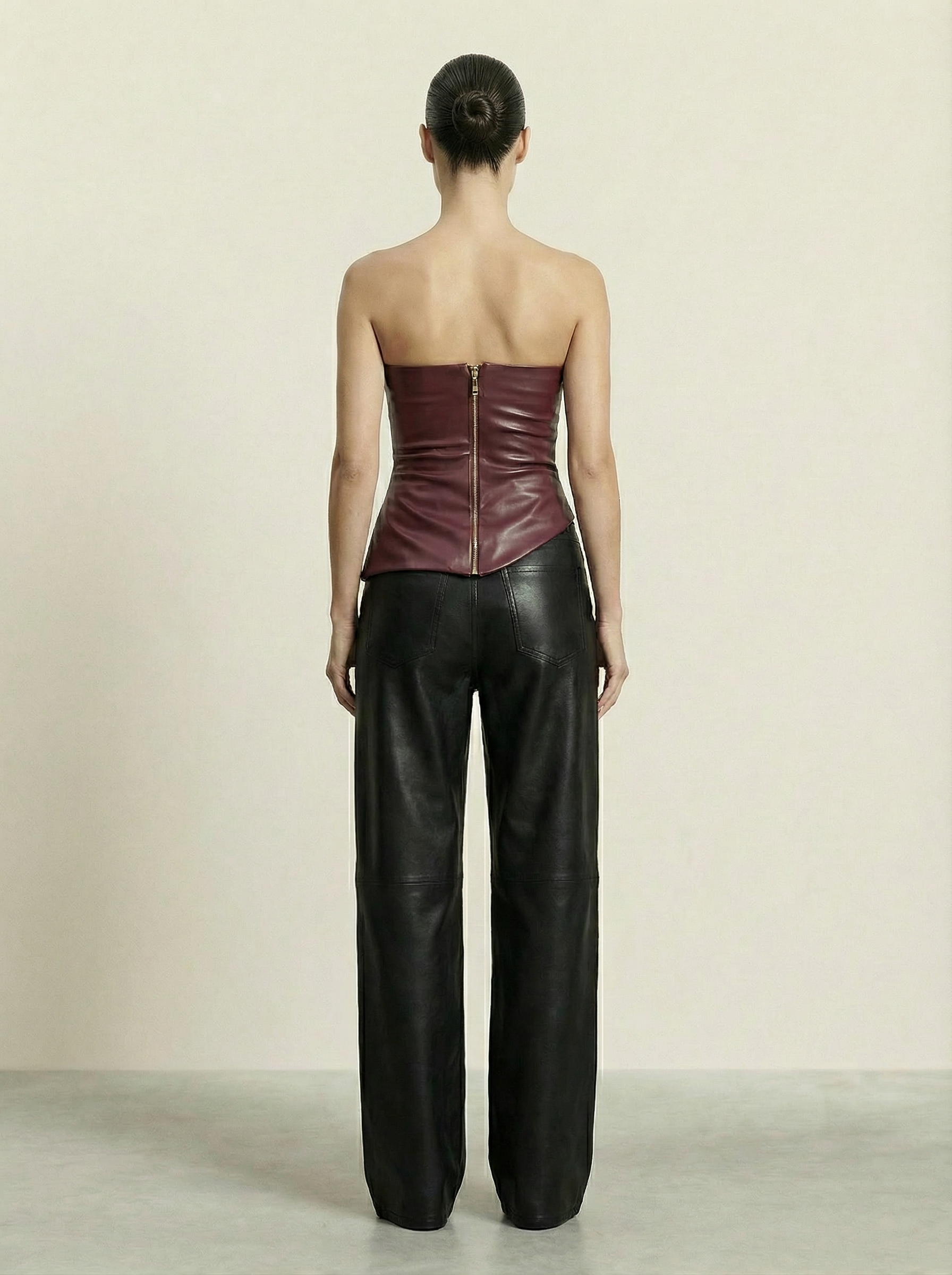 بلوزة جلدية غير متماثلة