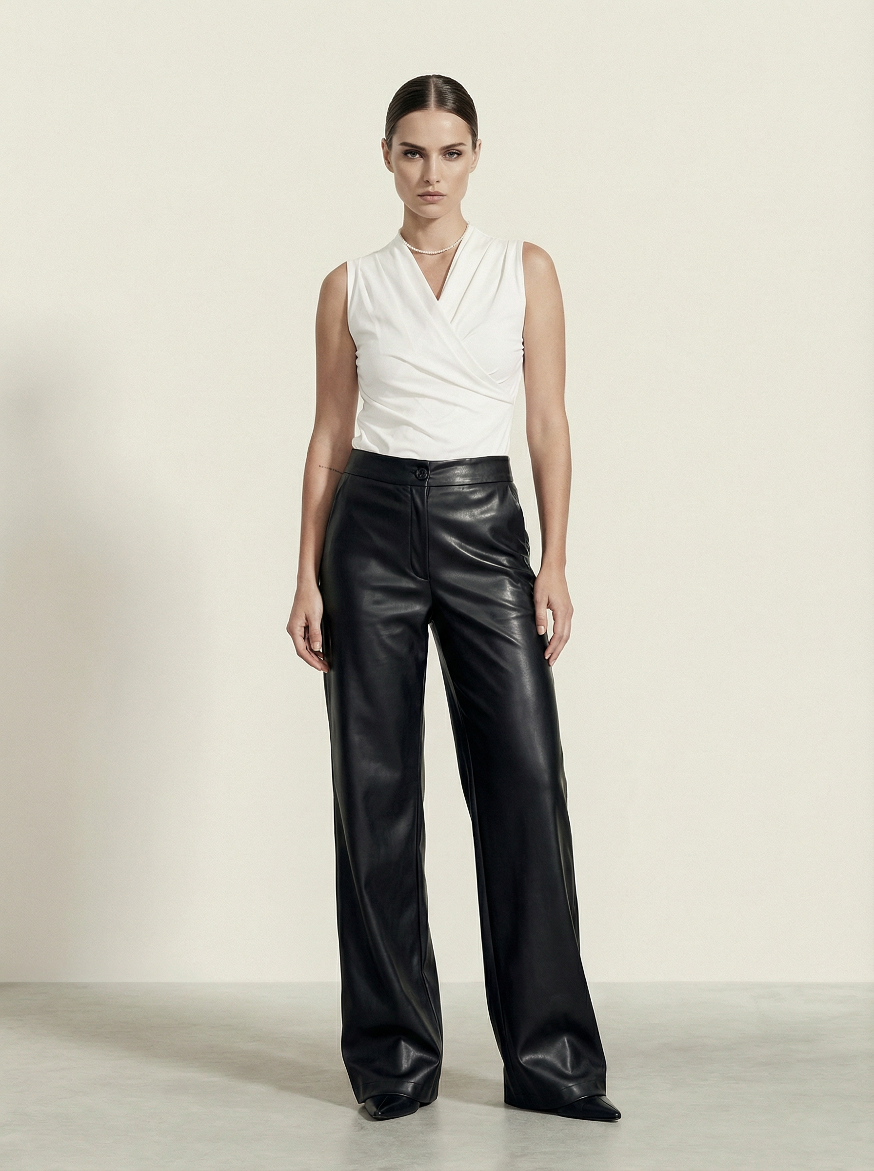 بنطال جلدي ذو طية واحدة