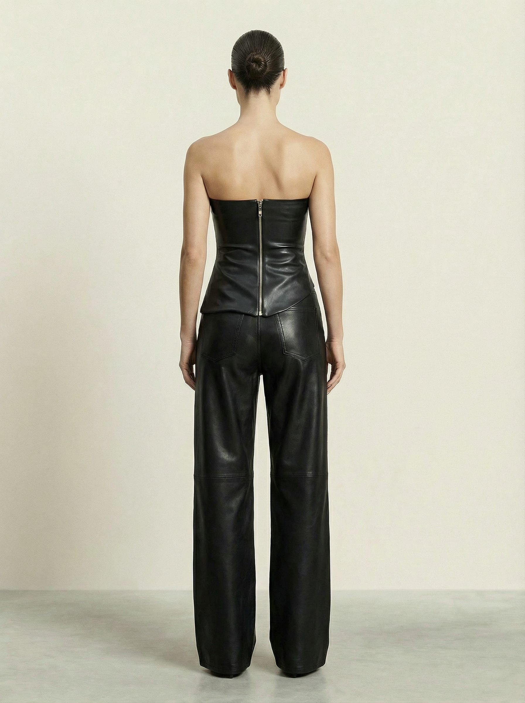 بلوزة جلدية غير متماثلة